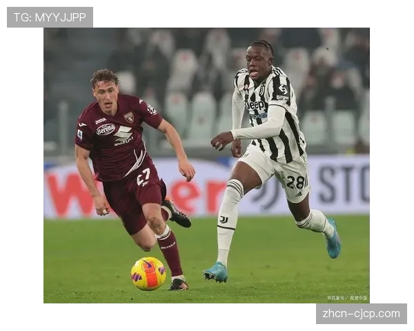 尤文图斯对阵埃因霍温前夕，主教练阿莱格里加练禁区前沿间接任意球